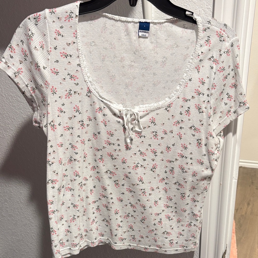 Old Navy White Floral Short Sleeve Tee